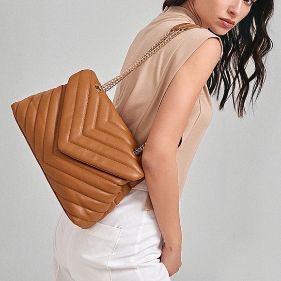 *Chevron quilted flap bag - Picture 1 of 11